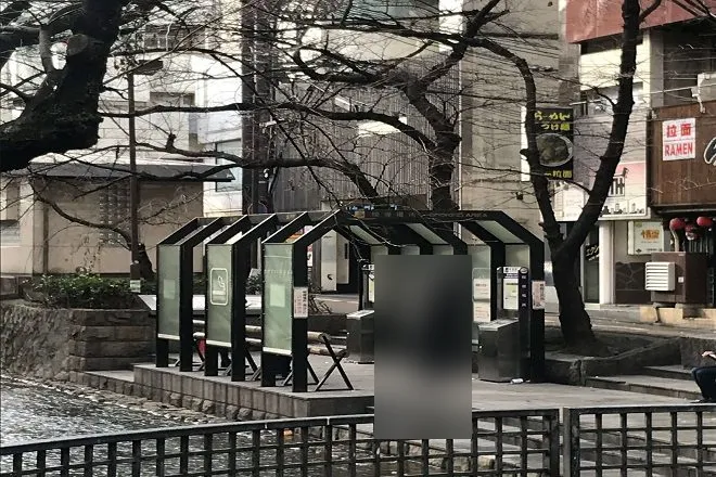 The smoking area on Kiyamachi-dori by the Takase River, near Shijo